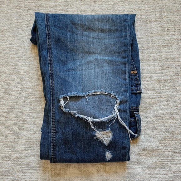 LIGHTLY USED - American Eagle distressed mom jeans - Picture 2 of 3